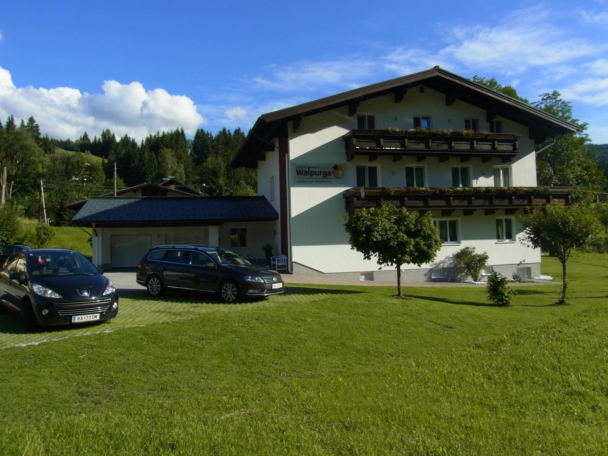 Gaestehaus Walpurga Russbach am Pass Gschuett Exterior photo